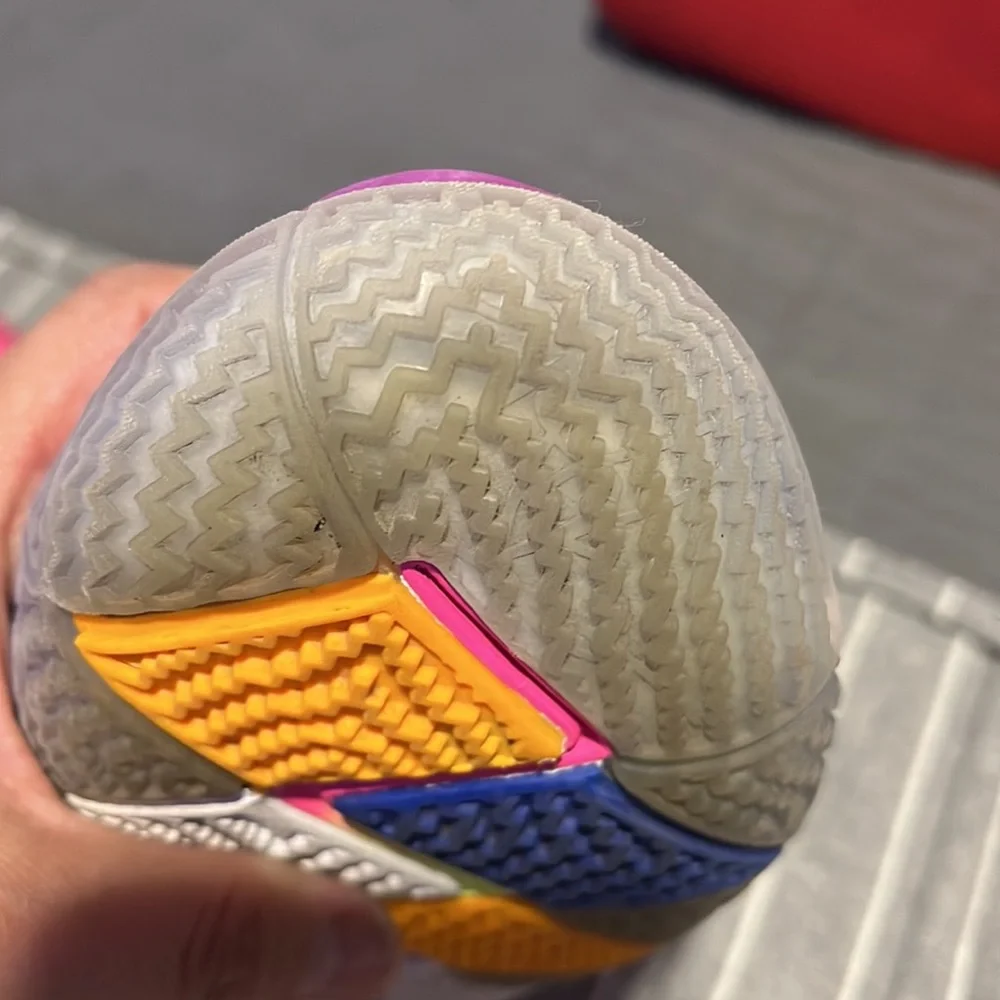 Kyrie 4 ‘confetti’